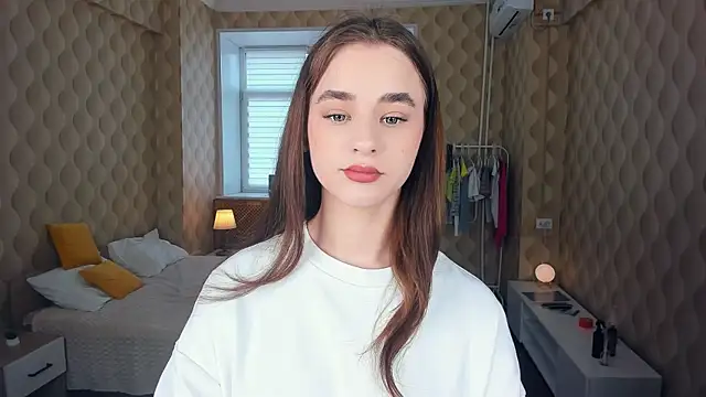 JinnyMcie online show from 10/15/25, 09:09