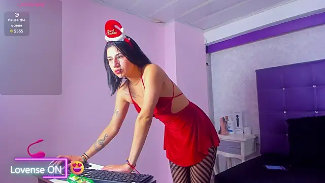 LeaMoreau22 online show from 12/03/25, 12:47