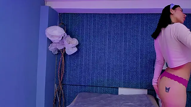 LeaMoreau22 online show from 02/12/26, 12:00