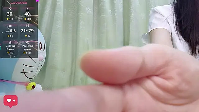 kindbee online show from 10/26/25, 09:37