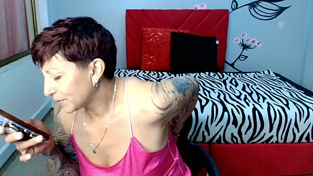 Charlotte  Gray online show from 10/15/25, 03:28