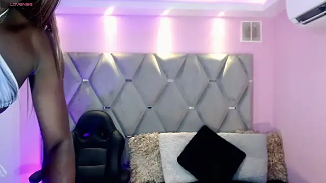 Snapshot of Miranda_Collins chatting on 11/05/25, 11:32 Miranda Collins online show from 11/05/25, 11:32