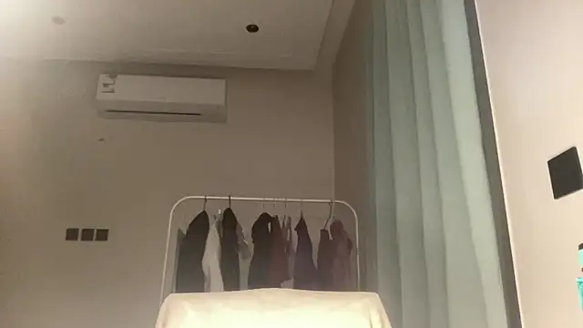 Snapshot of yewuzhibb chatting on 10/01/25, 03:29 yewuzhibb online show from 10/01/25, 03:29