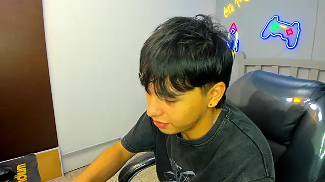 StiwenTwink online show from 10/17/25, 03:14