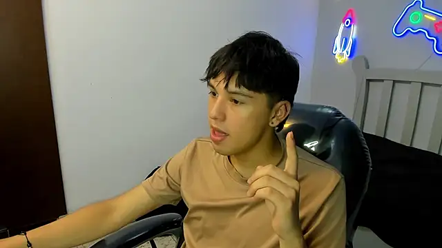 StiwenTwink online show from 11/17/25, 04:13