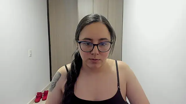 Venus cat  online show from 10/15/25, 12:44