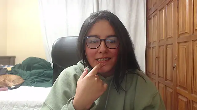 Venus cat  online show from 04/17/26, 11:19