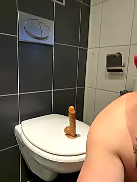 Snapshot of hot-brabo chatting on 11/14/25, 02:49 hot-brabo online show from 11/14/25, 02:49