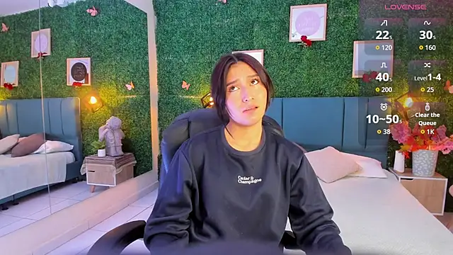 Snapshot of Rubyvixxen_ chatting on 10/21/25, 03:51 Rubyvixxen online show from 10/21/25, 03:51