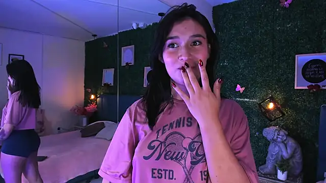 Snapshot of Rubyvixxen_ chatting on 10/28/25, 03:43 Rubyvixxen online show from 10/28/25, 03:43