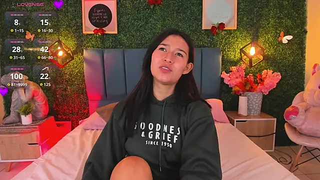 Snapshot of Rubyvixxen_ chatting on 11/30/25, 03:32 Rubyvixxen online show from 11/30/25, 03:32