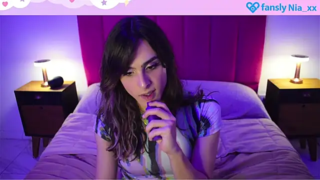 estrogen nia online show from 10/05/25, 12:09