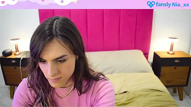 estrogen nia online show from 10/05/25, 06:39