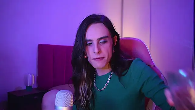 estrogen nia online show from 06/18/26, 02:12