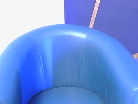 shiny-krisha online show from 10/19/25, 06:03