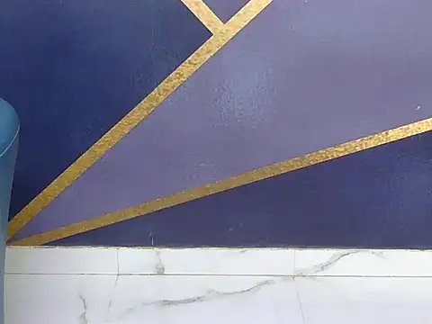 shiny-krisha online show from 10/26/25, 04:07