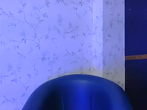 shiny-krisha online show from 10/31/25, 04:35