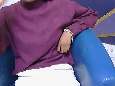 shiny-krisha online show from 11/12/25, 04:13