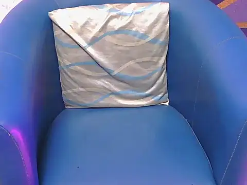 shiny-krisha online show from 11/18/25, 05:01