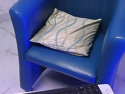 shiny-krisha online show from 11/23/25, 04:34