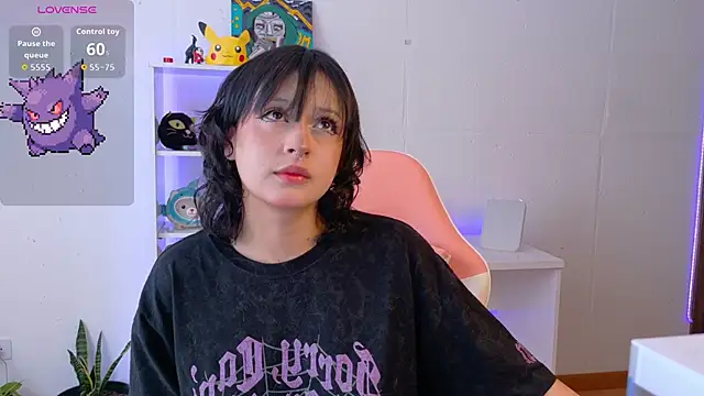 Snapshot of Sallie_Doll chatting on 11/04/25, 06:40 Sallie Doll online show from 11/04/25, 06:40