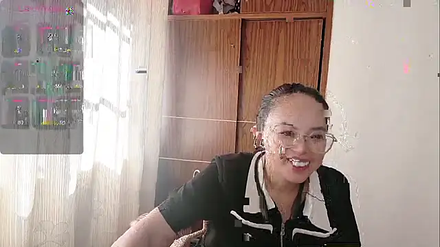 Snapshot of yueliang-166 chatting on 10/07/25, 06:32 yueliang-166 online show from 10/07/25, 06:32