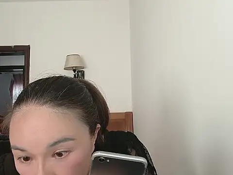 Snapshot of yueliang-166 chatting on 10/15/25, 05:51 yueliang-166 online show from 10/15/25, 05:51