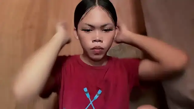 Snapshot of ella_foxtrot chatting on 11/19/25, 03:17 ella foxtrot online show from 11/19/25, 03:17