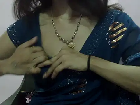 Snapshot of Laila_Cute chatting on 05/26/26, 01:40 Laila Cute online show from 05/26/26, 01:40