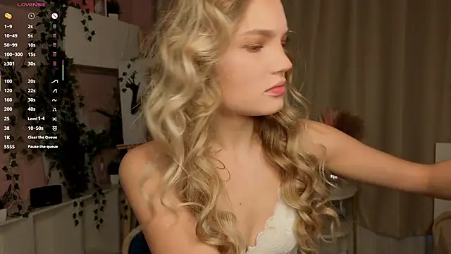 JulieLupo online show from 12/19/25, 06:09