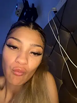 Snapshot of Honeyyyxo chatting on 11/02/25, 03:20 Honeyyyxo online show from 11/02/25, 03:20