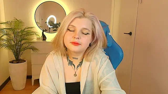 Snapshot of Shad0wPurr chatting on 10/03/25, 08:55 Shad0wPurr online show from 10/03/25, 08:55