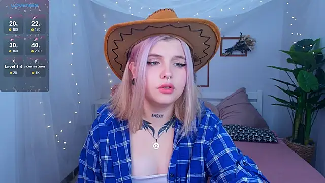 Snapshot of Shad0wPurr chatting on 10/11/25, 10:36 Shad0wPurr online show from 10/11/25, 10:36