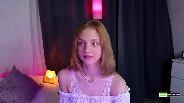 Snapshot of midnightMaya chatting on 12/17/25, 10:49 midnightMaya online show from 12/17/25, 10:49