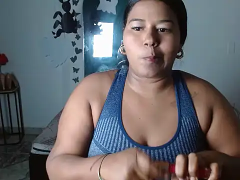 Snapshot of Ebony_luna chatting on 10/29/25, 07:37 Ebony luna online show from 10/29/25, 07:37