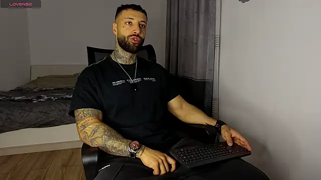 MasculineGuy99 online show from 10/27/25, 04:38