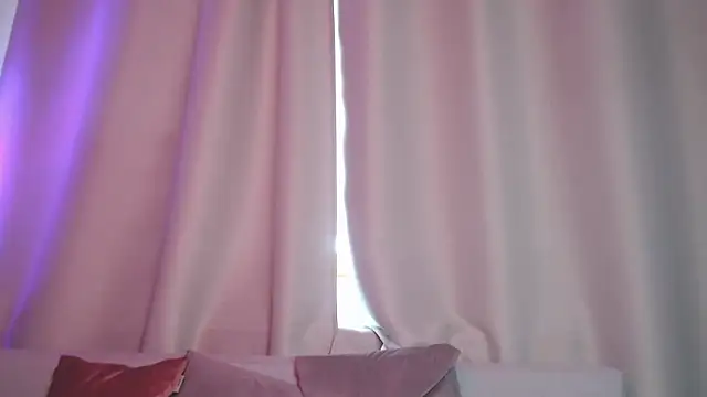 Snapshot of SophieDiamond_Xx chatting on 10/12/25, 10:14 SophieDiamond Xx online show from 10/12/25, 10:14