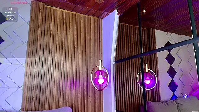 Matti sofia  online show from 10/13/25, 07:03