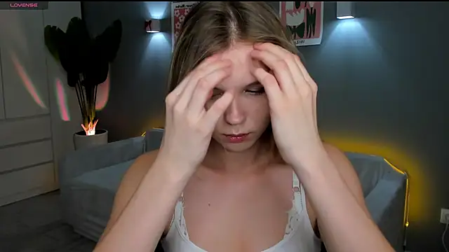 Snapshot of linakorvin chatting on 10/23/25, 01:21 linakorvin online show from 10/23/25, 01:21