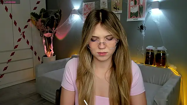 Snapshot of linakorvin chatting on 11/01/25, 01:24 linakorvin online show from 11/01/25, 01:24