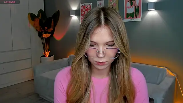 Snapshot of linakorvin chatting on 11/04/25, 01:43 linakorvin online show from 11/04/25, 01:43