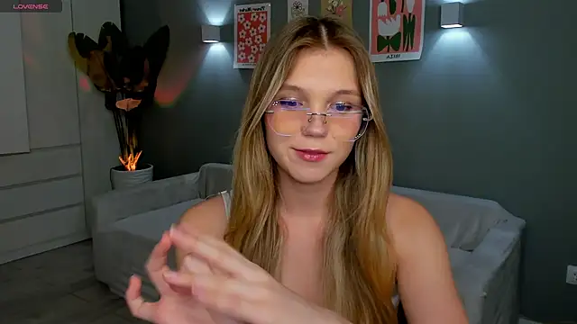 Snapshot of linakorvin chatting on 11/15/25, 01:29 linakorvin online show from 11/15/25, 01:29