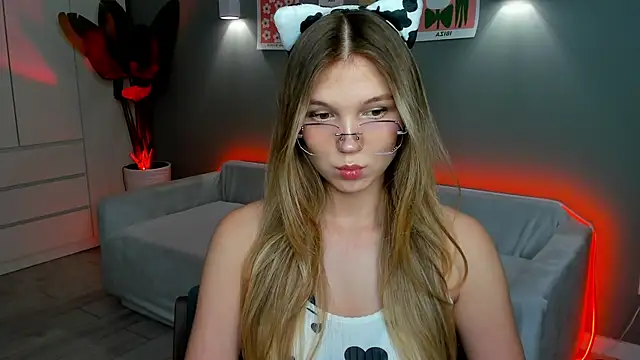 Snapshot of linakorvin chatting on 11/23/25, 01:11 linakorvin online show from 11/23/25, 01:11