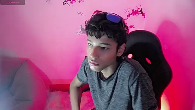 Im david02 online show from 10/22/25, 01:44