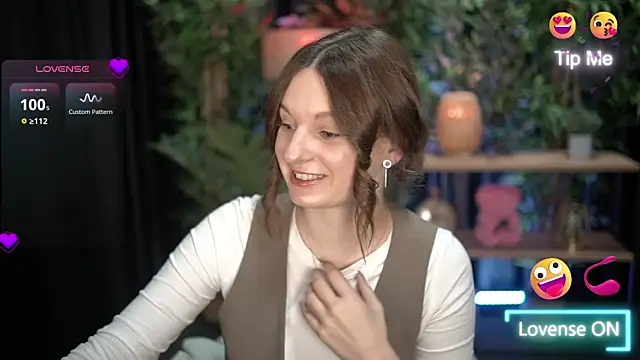 Snapshot of xoxo_molly chatting on 11/10/25, 11:04 xoxo molly online show from 11/10/25, 11:04