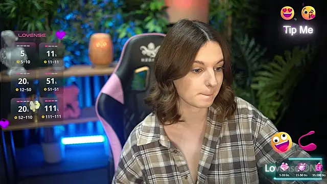 Snapshot of xoxo_molly chatting on 11/27/25, 08:33 xoxo molly online show from 11/27/25, 08:33