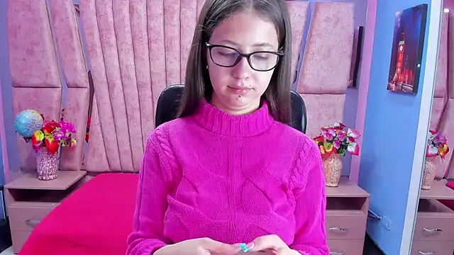 Snapshot of sarah_sweett_ chatting on 10/22/25, 02:28 sarah sweett online show from 10/22/25, 02:28