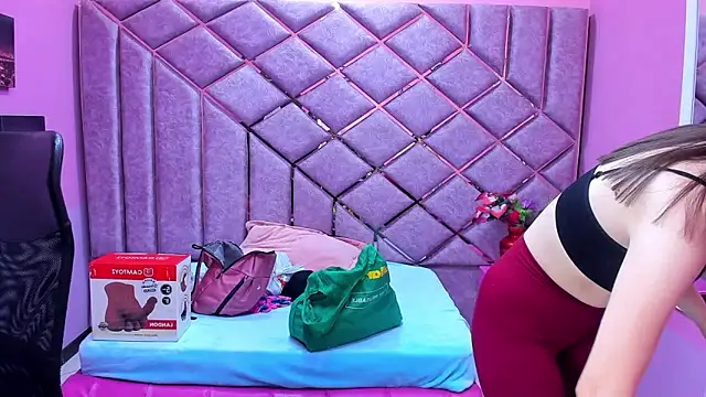 sarah sweett  online show from 04/20/26, 03:04