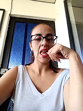 Jade 1-9 online show from 12/19/25, 04:03