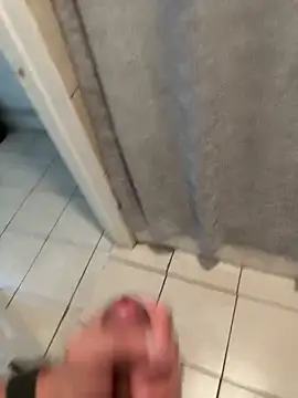 familia0210 online show from 10/28/25, 01:14